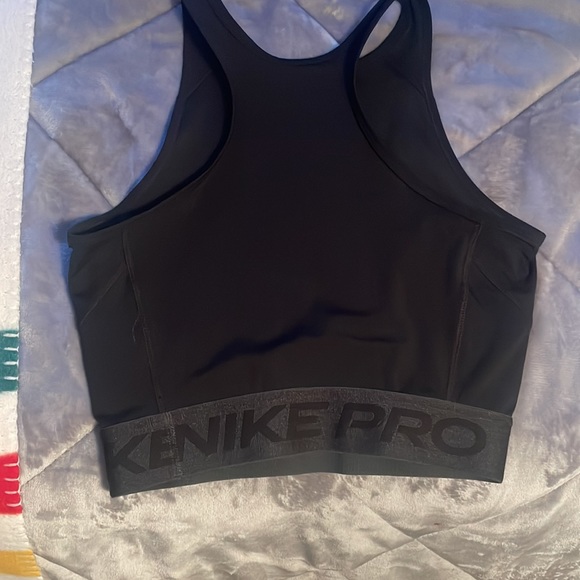 Je vends une camisole nike pro 100 % neuve !!! - Picture 2 of 2